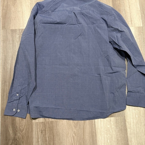 UNTUCKit Men's Blue Button Down Shirt - Picture 7 of 7